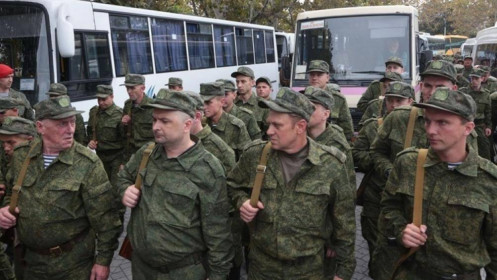 Loạt tướng mất chức hé lộ thế khó của quân đội Nga
