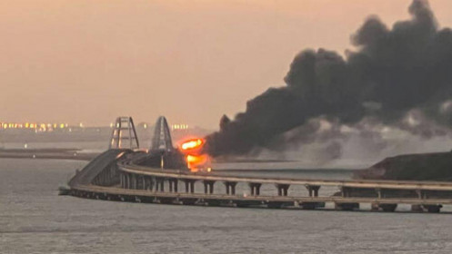Ukraine nói vụ nổ trên cầu Crimea 'là sự khởi đầu'