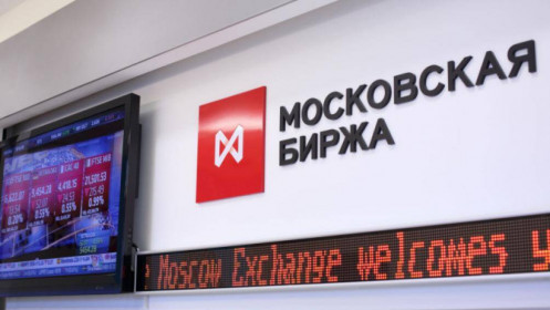 Chứng khoán Nga lao dốc, ruble mất giá sau loạt vụ nổ lớn ở Kiev