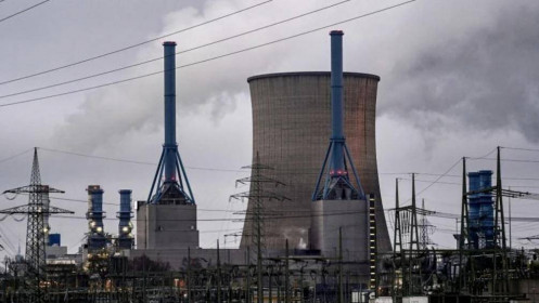 Sau khi bị tấn công bằng tên lửa, Ukraine tạm dừng xuất khẩu điện sang EU
