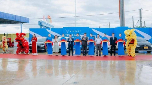 Petrolimex và VinFast khai trương trạm sạc xe điện tại 10 cửa hàng xăng dầu