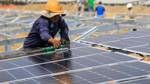 Bộ Công Thương vẫn đề nghị làm tiếp hơn 2.360 MW điện mặt trời