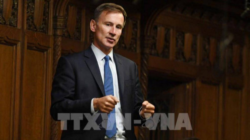 Tân Bộ trưởng Tài chính Anh đảo ngược hầu hết kế hoạch giảm thuế của chính phủ