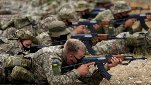 EU ‘bật đèn xanh’ cho gói viện trợ mới và huấn luyện binh sĩ Ukraine