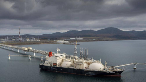 Thị trường tàu chở dầu hỗn loạn khi lệnh cấm của EU với Nga sắp có hiệu lực