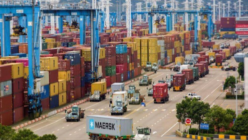 Xuất khẩu Trung Quốc bất ngờ giảm trong tháng 10