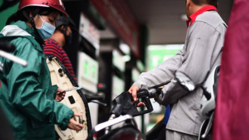 Bộ Công Thương đề nghị hải quan cho 5 doanh nghiệp tiếp tục nhập xăng dầu