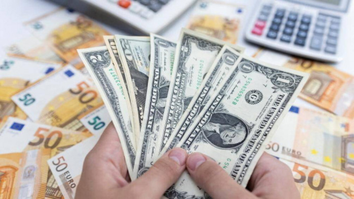 Giá USD giảm mạnh so với các tiền tệ lớn