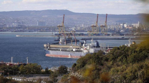 Hàng loạt tàu mắc kẹt ở Thổ Nhĩ Kỳ vì áp giá trần dầu Nga