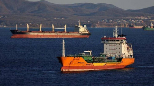 Tàu dầu cũ đắt hàng nhờ lệnh cấm dầu Nga