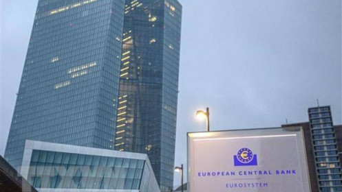 ECB đang tăng gấp đôi số lần tăng lãi suất ngay khi suy thoái kinh tế bùng phát