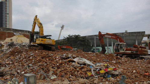 Phá dỡ nhà ở khu 'tứ giác vàng' sân vận động Chi Lăng