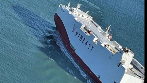 Tàu chở 999 xe VinFast VF8 đã cập cảng California