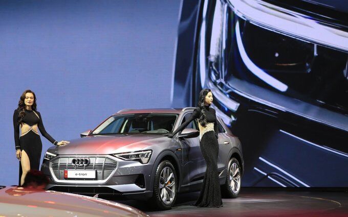 Audi ra mắt SUV chạy điện e-tron