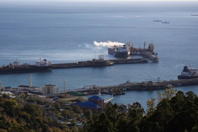 Báo Anh nói Nga mua thêm hơn 100 tàu chở dầu