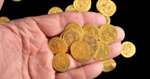 Vàng thế giới giảm hơn 1% từ mức đỉnh 7 tháng