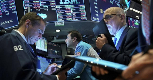 Dow Jones mất hơn 300 điểm sau báo cáo việc làm của ADP