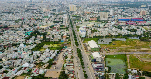 Bán đất ven Sài Gòn lỗ 50 triệu cho con du học
