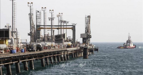 Bất chấp các lệnh trừng phạt, sản lượng dầu thô của Iran tăng 140.000 thùng/ngày