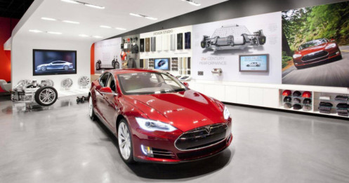 Xe Tesla giảm giá mạnh - chiêu tự vệ của Elon Musk