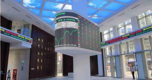 HoSE: Thanh khoản thị trường cổ phiếu tháng 1/2023 sụt giảm mạnh