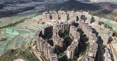 Một ngọn núi bị "bê tông hóa" với hơn 1.000 biệt thự và căn hộ?