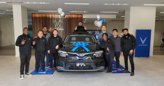 Chùm ảnh VinFast bàn giao xe VF 8 tới khách hàng Mỹ