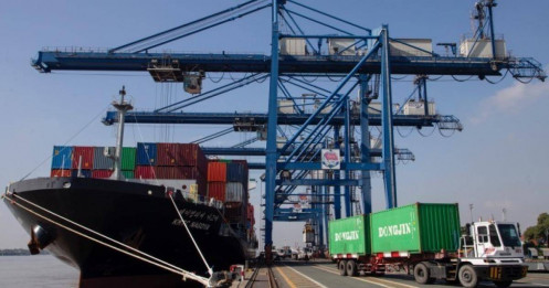 Phí xếp dỡ hàng hóa tại cảng Việt Nam thấp nhất Đông Nam Á