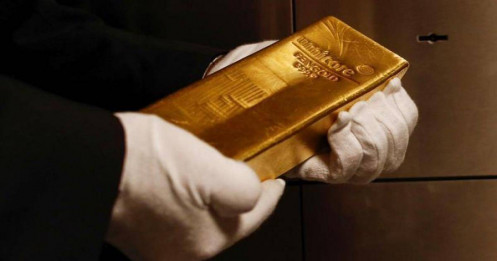 Giá vàng thế giới giảm chóng mặt, “cá mập” SPDR Gold Trust bán tháo