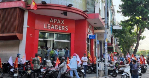 Phụ huynh uất ức khi Apax Leaders đóng cửa