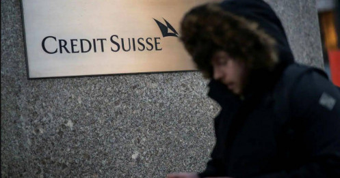 Credit Suisse rơi vào khủng hoảng, đối tác lo phòng thân