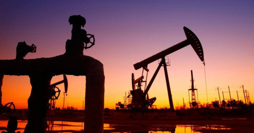 Giá xăng dầu hôm nay (22/3): Khủng hoảng ngân hàng tiếp tục đè nặng, giá dầu lại quay đầu đi xuống