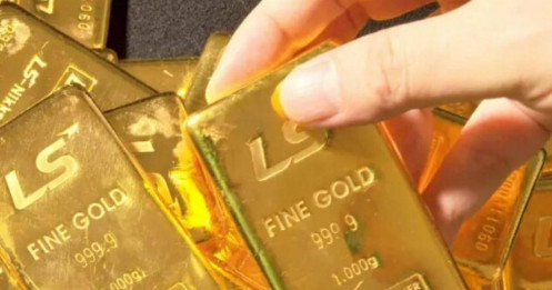 Vàng tiến gần ngưỡng 2,000 USD