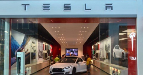 Tesla 'điên cuồng' giảm giá xe