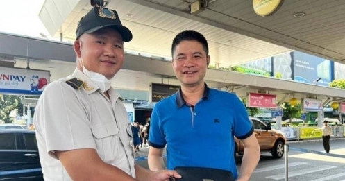 Khách bỏ quên cả vàng, sổ tiết kiệm ở sân bay Tân Sơn Nhất