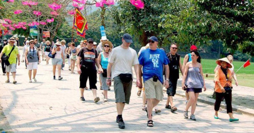 Du lịch Việt Nam: Số lượng khách tăng cao, sao chỗ nào cũng ế?