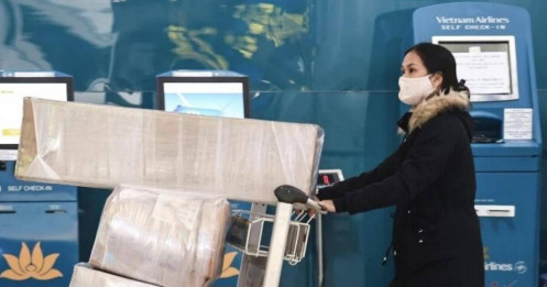 Khách chờ cả tiếng mới được lấy hành lý, sân bay Tân Sơn Nhất bị kiểm tra