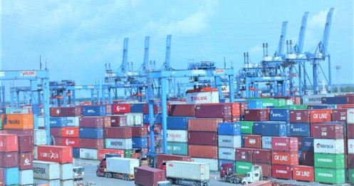 Xuất khẩu giảm, cán cân thương mại vẫn thặng dư 6,35 tỷ USD