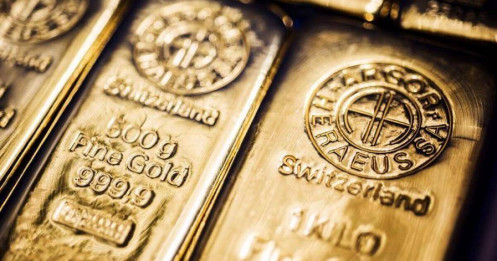 Giá vàng thế giới giữ đà tăng dù quỹ SPDR Gold Trust bất ngờ “xả” gần 3 tấn vàng