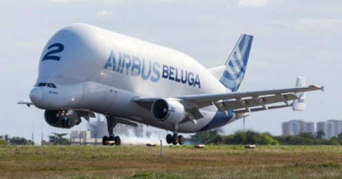 Lần đầu tiên máy bay siêu vận tải của hãng Airbus đáp sân bay Đà Nẵng