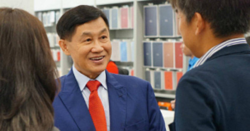 Ông Johnathan Hạnh Nguyễn đóng cửa hàng bán đồ Apple