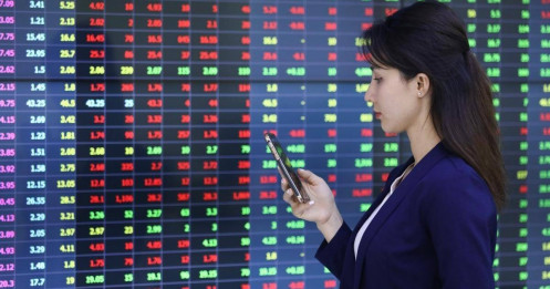 Cổ phiếu ngân hàng dẫn đầu 'sóng' tăng, VN-Index tăng gần 8 điểm