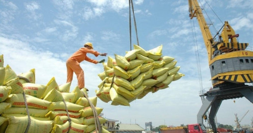 Xuất khẩu gạo tăng đột biến