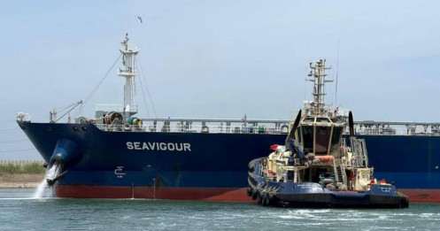Tàu chở dầu gặp sự cố ở kênh đào Suez, làm gián đoạn giao thông trên tuyến đường thủy toàn cầu