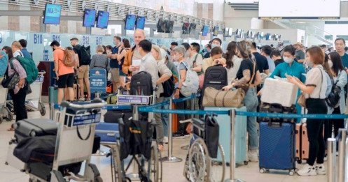 Nâng hạn visa: Kỳ vọng khách quốc tế "bùng nổ" theo đà 6 tháng đầu năm