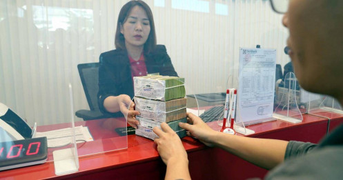 Lãi suất huy động đi xuống, lãi vay vẫn cao