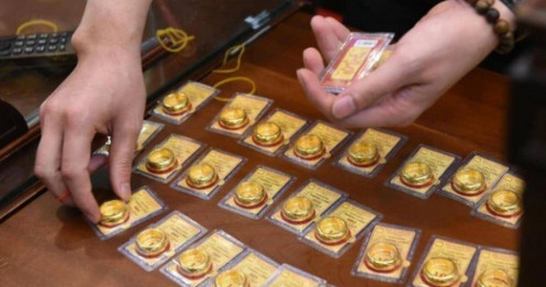 NĐT mua vàng giữa tháng 5, hiện tại bán ra lỗ tới 3 triệu đồng mỗi lượng?