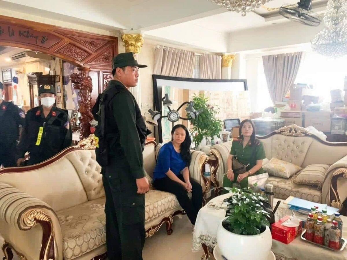 'Lộ' ảnh tỷ phú Trần Quí Thanh và con gái trước khi bị bắt