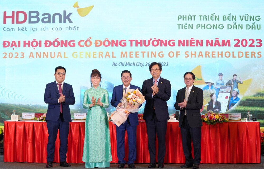 Bà Nguyễn Thị Phương Thảo nói gì về 'có nên mua vào cổ phiếu HDB lúc này'?