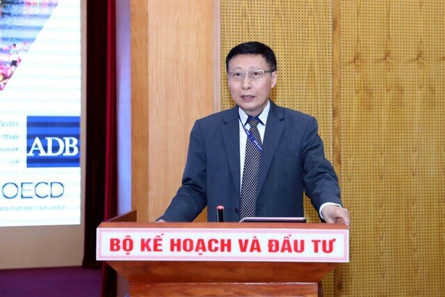 Kinh tế trưởng ADB: "Nếu chậm cải cách thể chế, Việt Nam sẽ mất 10 năm cơ hội đầu tư"